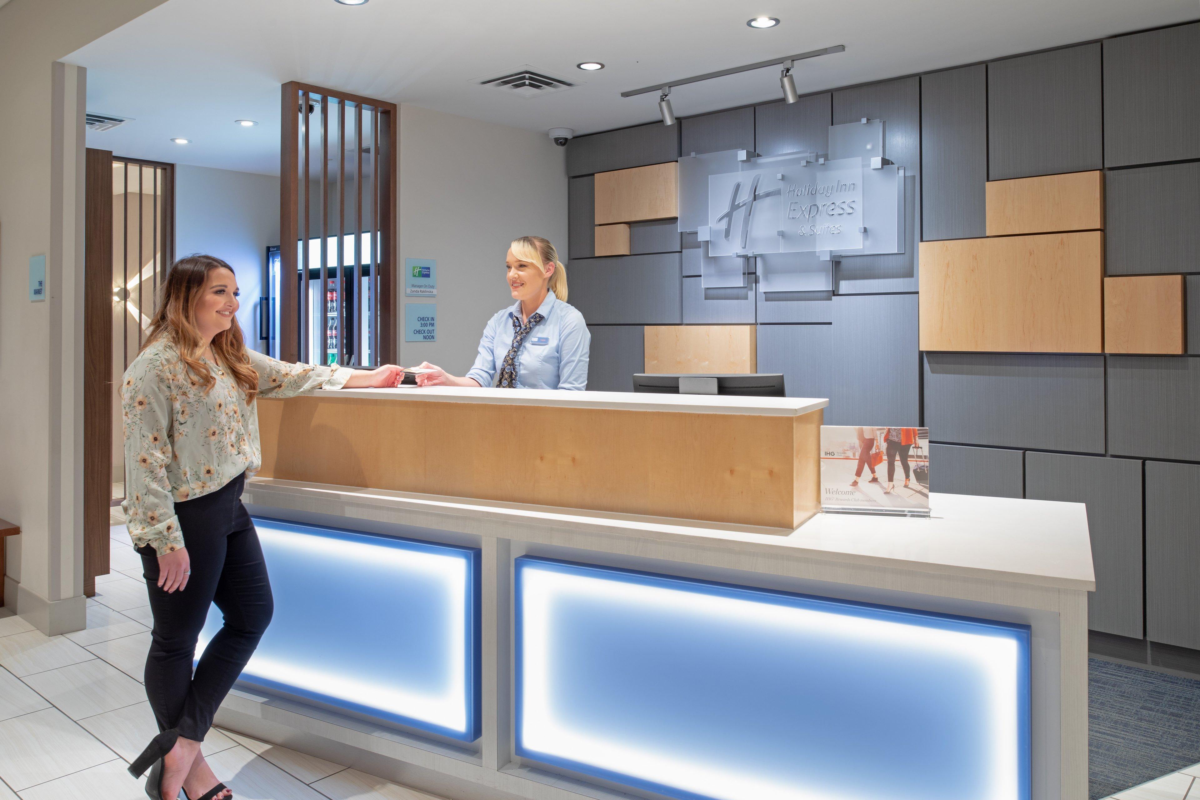 Holiday Express & - By Ihg Hotel Sterling